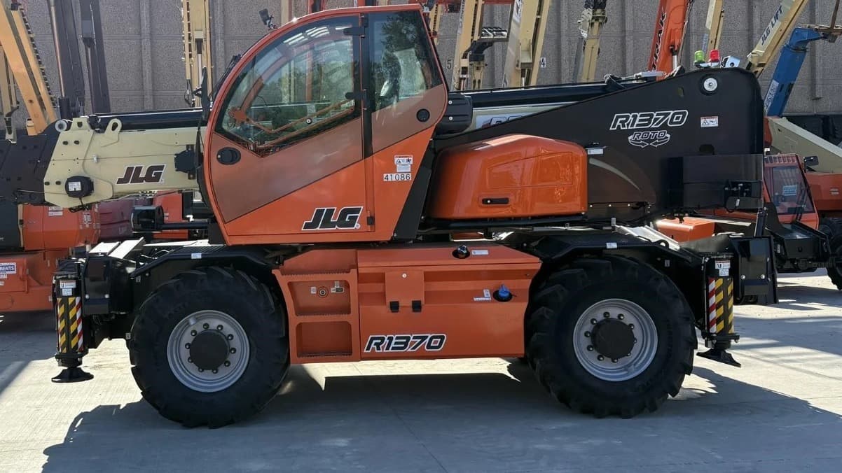 Rotating Telehandler