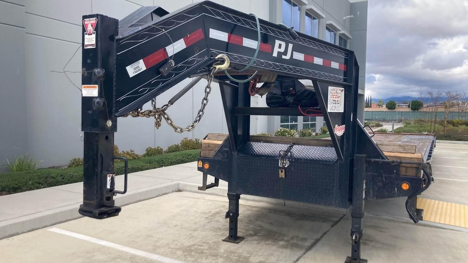 Gooseneck Flatbed Trailer